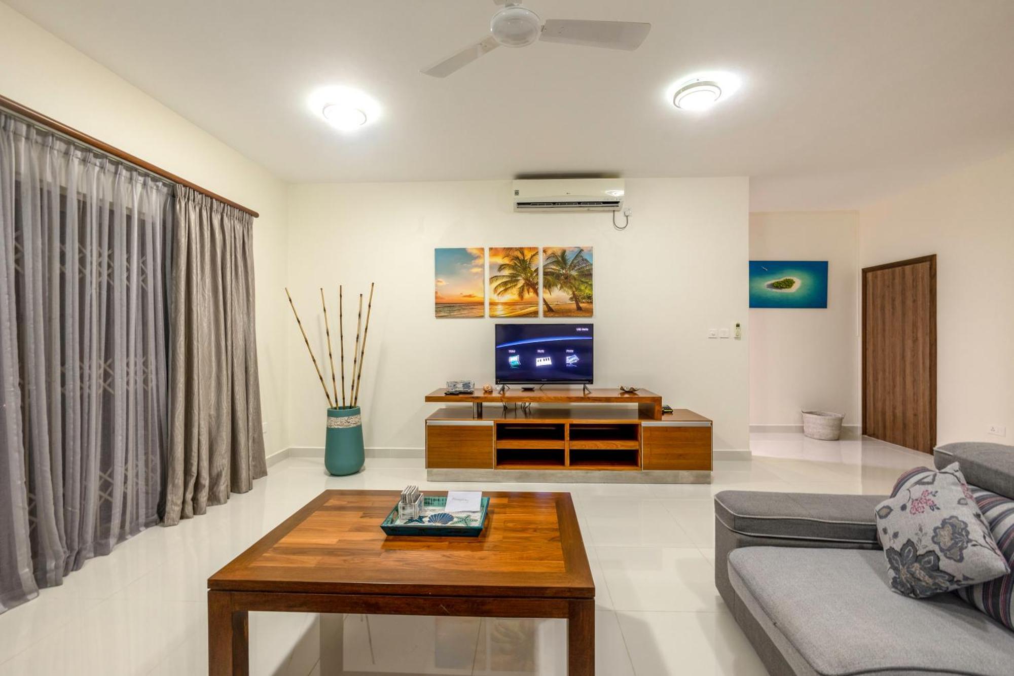 Sahaj Holiday Apartments Baie Sainte Anne Buitenkant foto